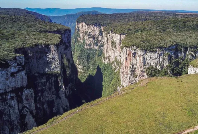 Ver mais: Cânion Itaimbezinho: guia completo para visitar, trilhas e dicas
