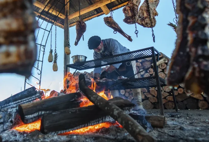 Churrasco campeiro: tradição, fogo de chão e os sabores dos Campos de Cima da Serra